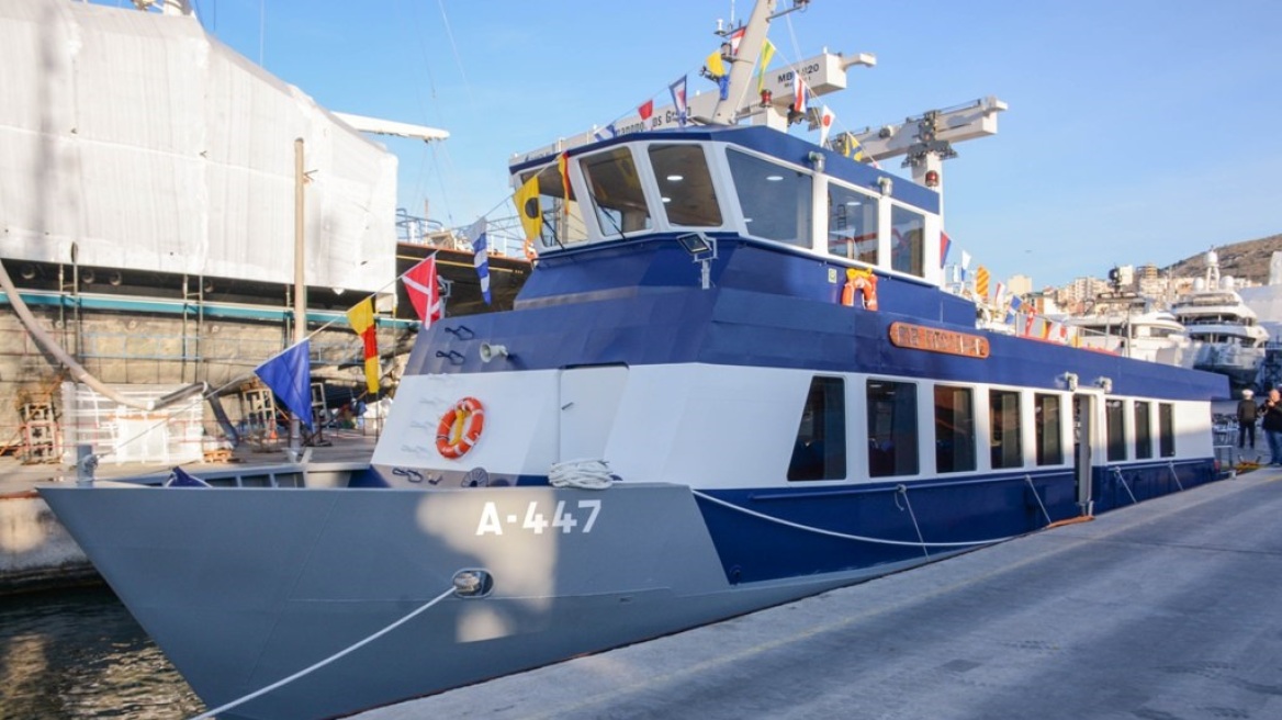 Ο Βίτσας και η ηγεσία του ΠΝ γιόρτασαν την ένταξη νέου βοηθητικού πλοίου στο στόλο